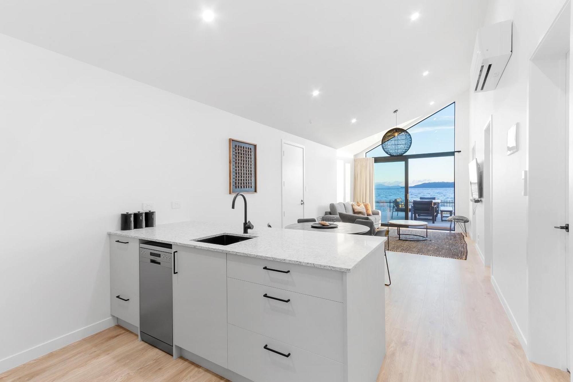 Absolute Lakefront House タウポ エクステリア 写真