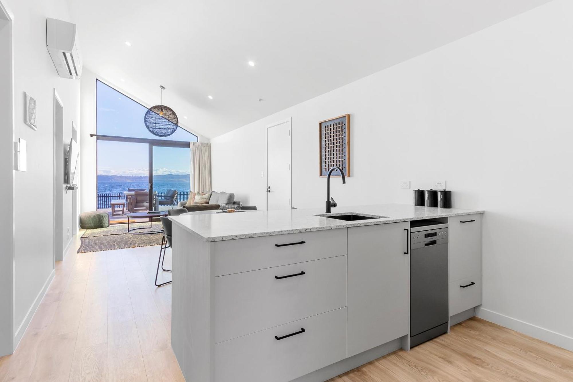 Absolute Lakefront House タウポ エクステリア 写真
