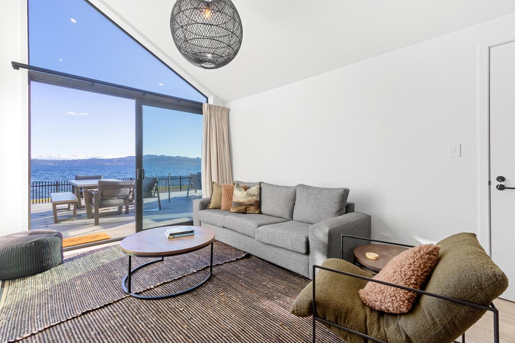 Absolute Lakefront House タウポ エクステリア 写真