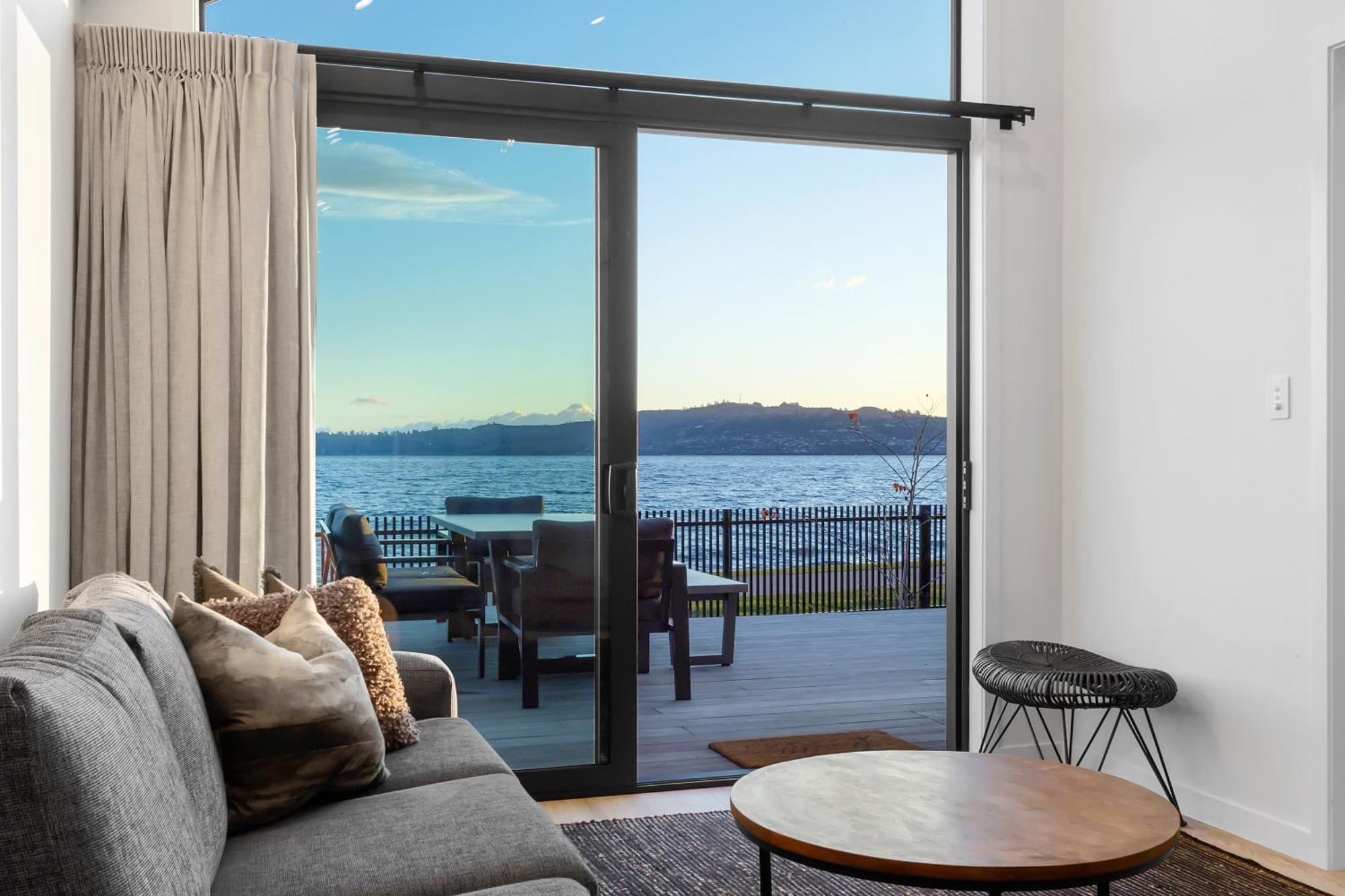 Absolute Lakefront House タウポ エクステリア 写真