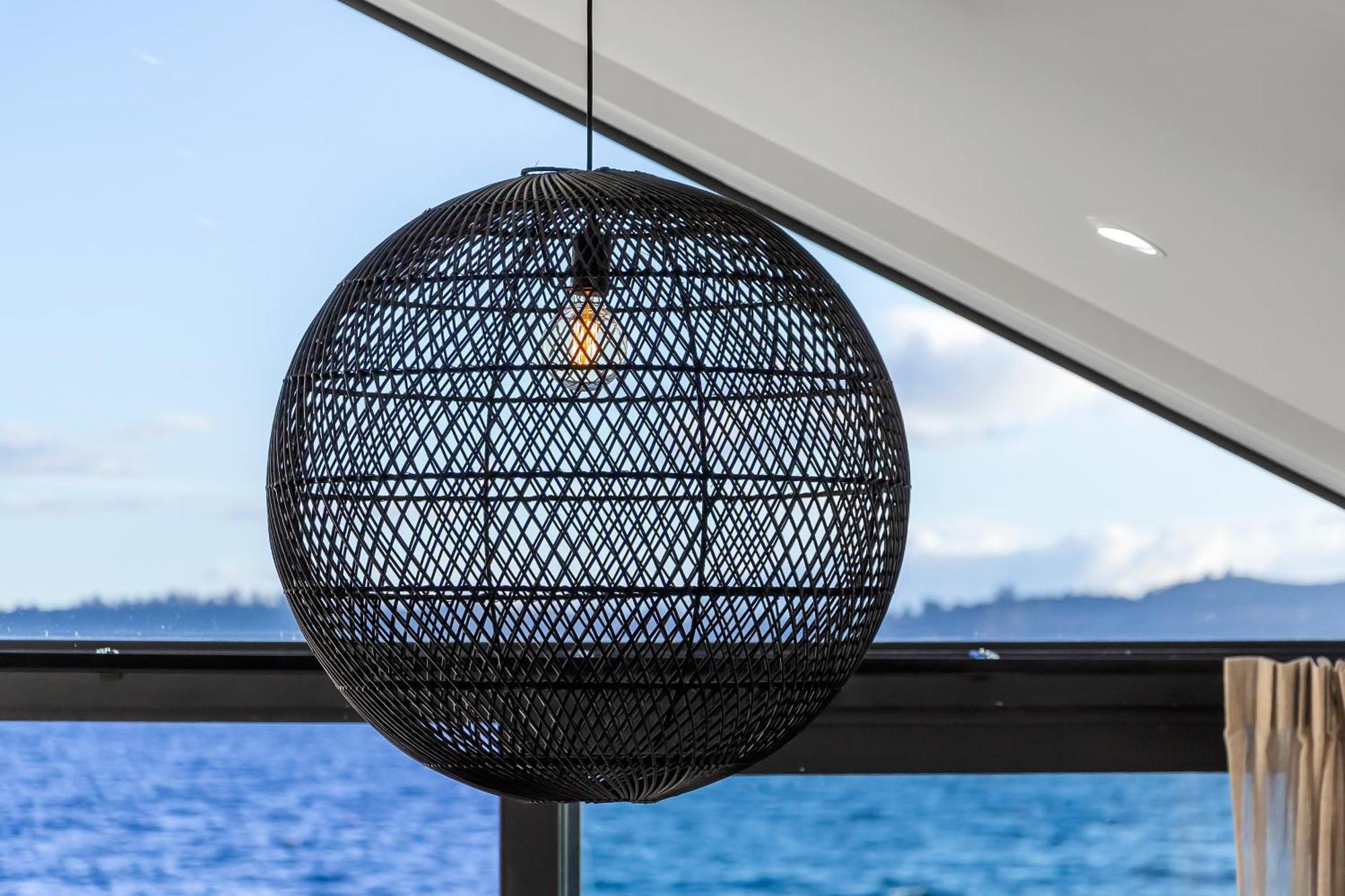 Absolute Lakefront House タウポ エクステリア 写真